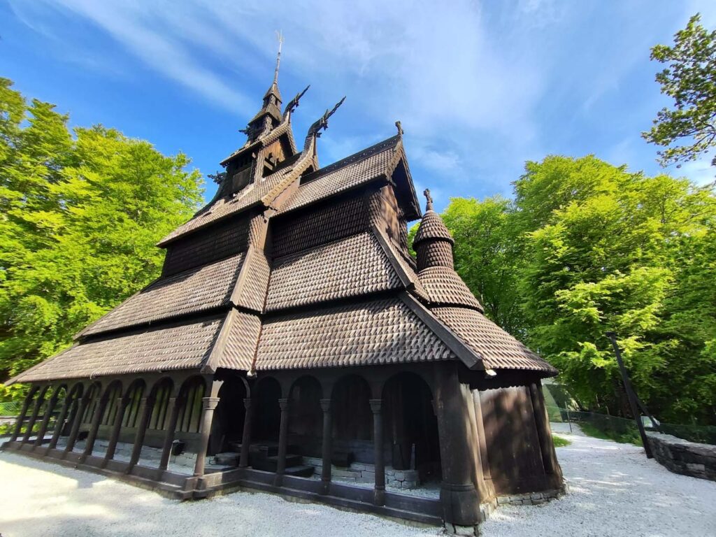 Que ver en Bergen - Iglesia Fantoft