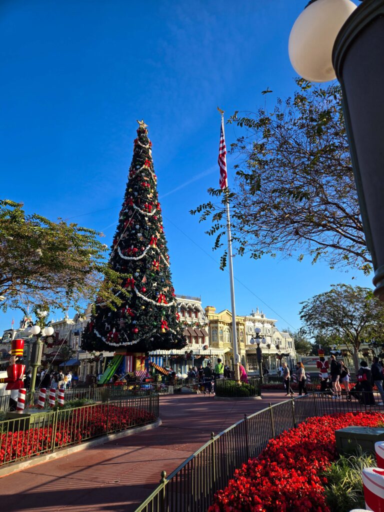 Main Street USA en Magic Kingdom con ambiente navideño