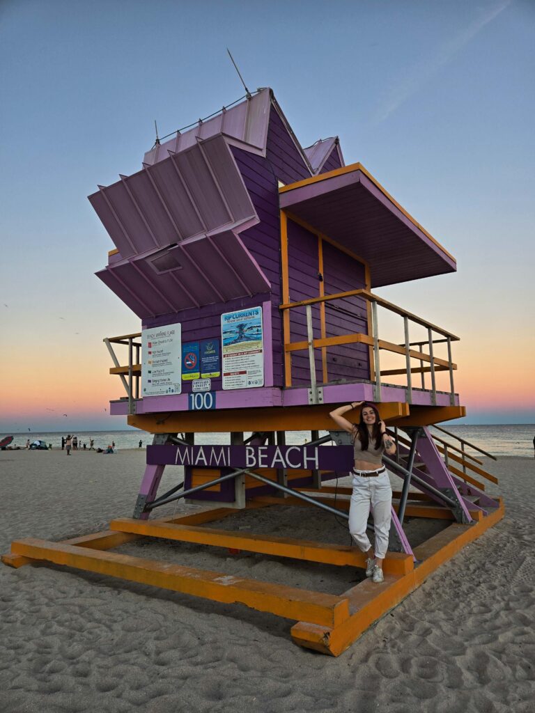 Main Street USA en Magic Kingdom con ambiente navideño