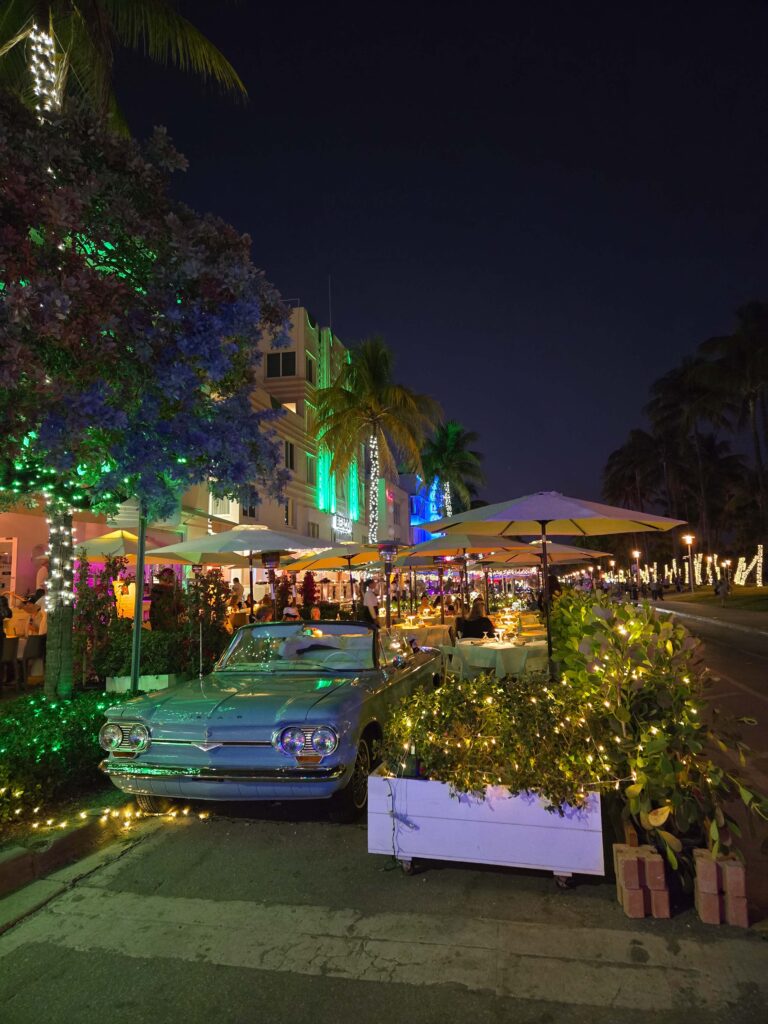 Avenida Ocean Drive en pleno corazón de Miami