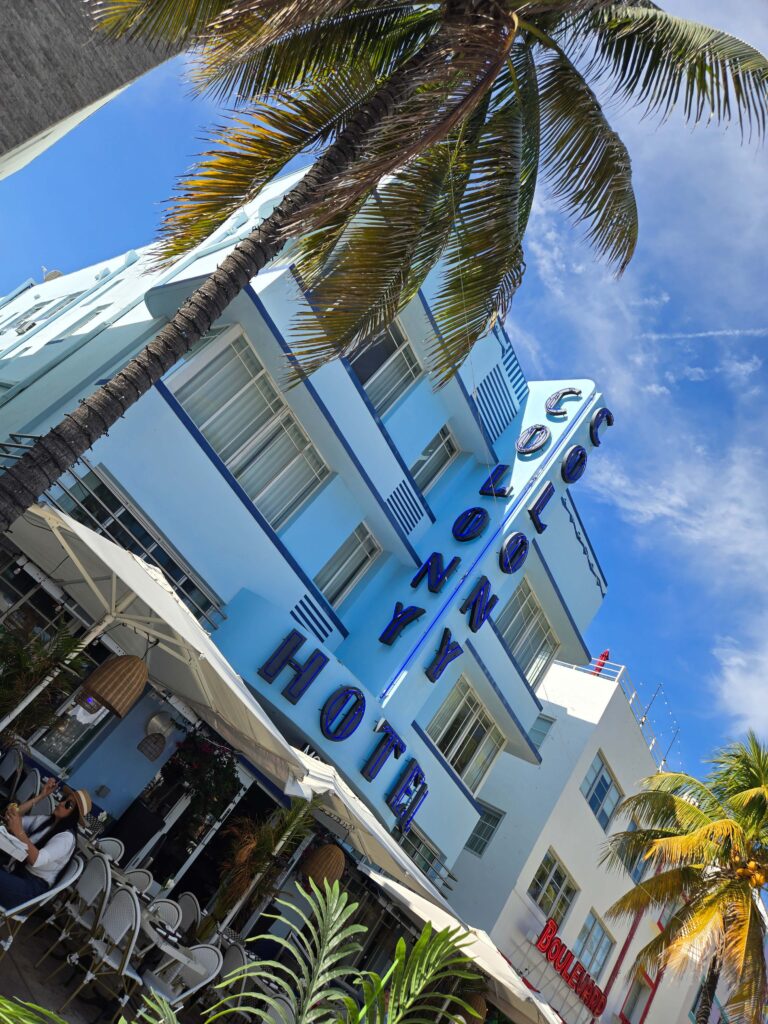 Avenida Ocean Drive en pleno corazón de Miami