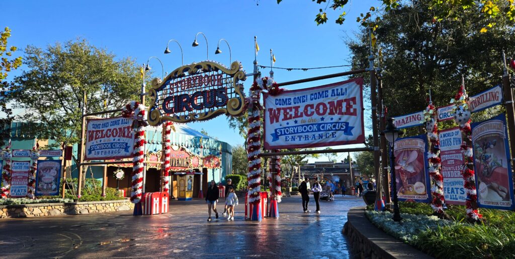 Main Street USA en Magic Kingdom con ambiente navideño