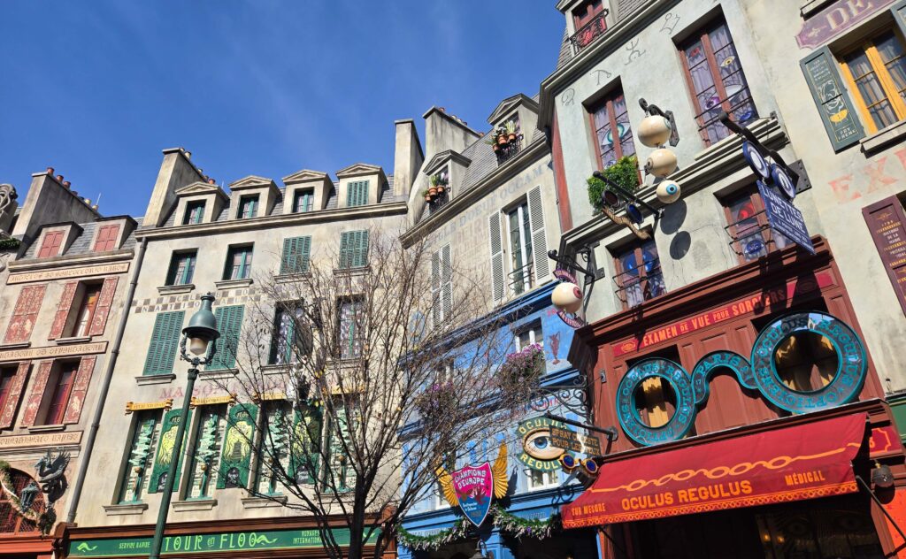 Ministerio de Magia en Epic Universe inspirado en Harry Potter