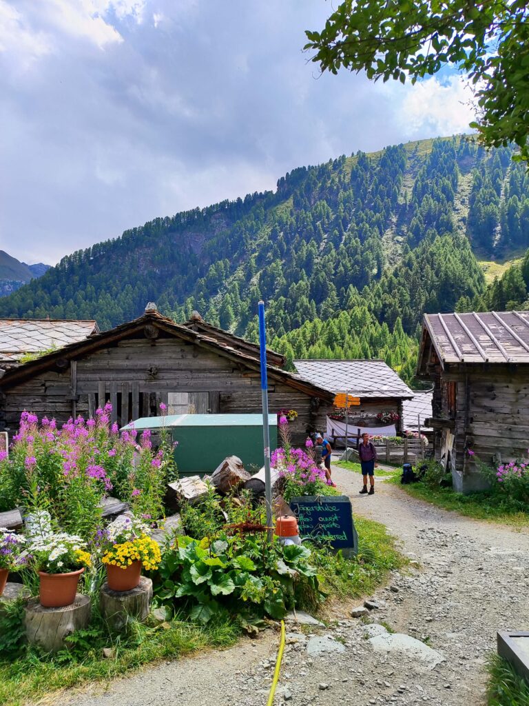 senderismo fácil en Zermatt hacia Zmutt